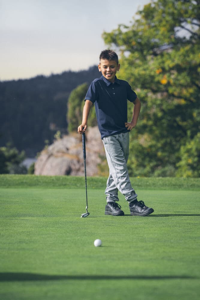 Virtue Polo Solid Junior, På modell 3