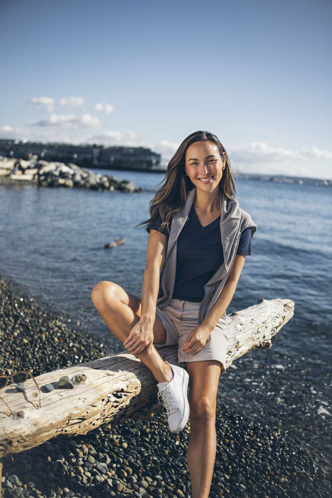 Manzanita V-neck T-shirt Women, På modell 1
