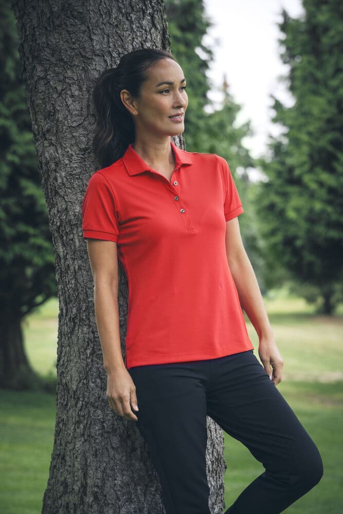 Virtue Polo Solid Women, På modell 6