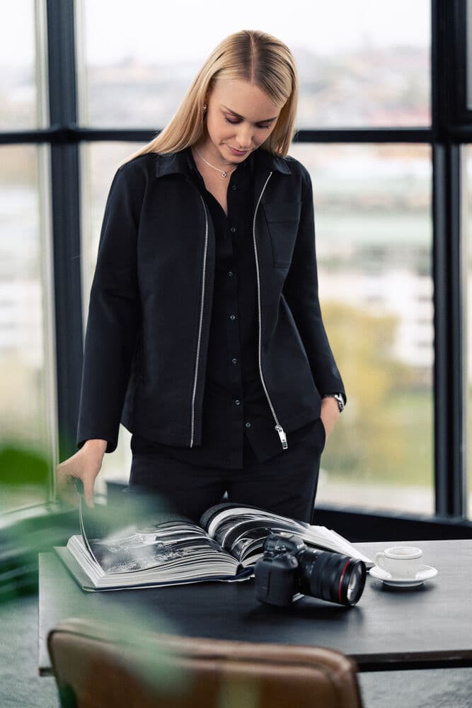 Modern Zip Overshirt Woman, På modell 1