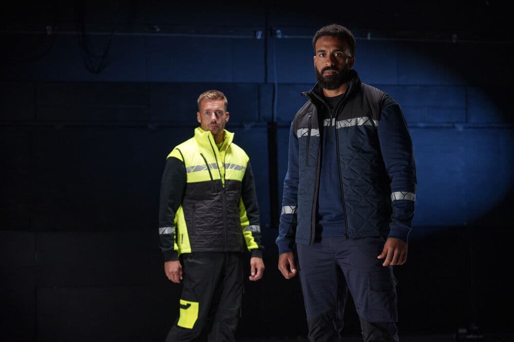 7700 Vest, På modell 1