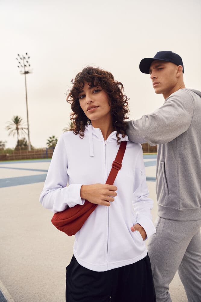 Basic Active Hoody Full Zip Women, På modell 4