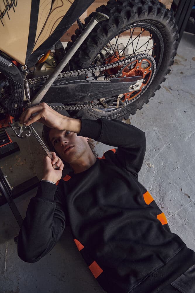 Ambition Roundneck, På modell 1