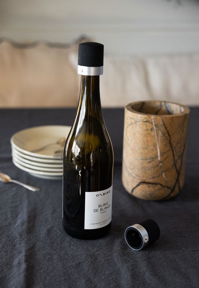 Axel vin- og champagnekork 2-pk. svart/sølv, På modell 1