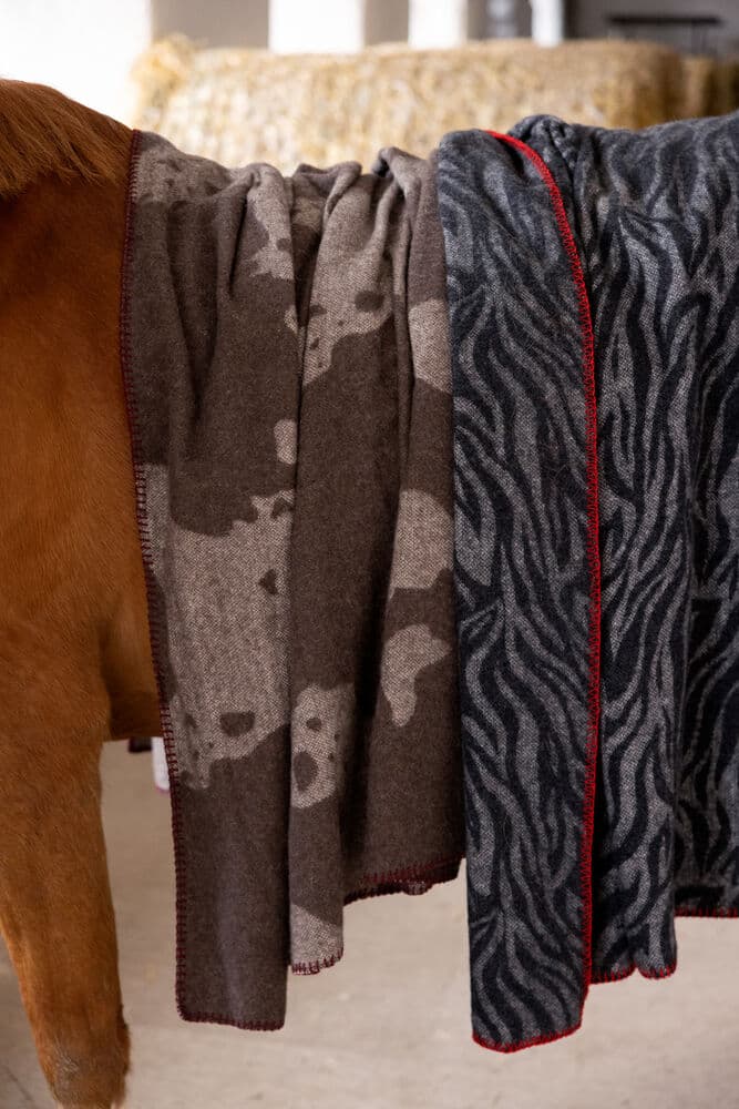 Pledd Anima zebra, På modell 3