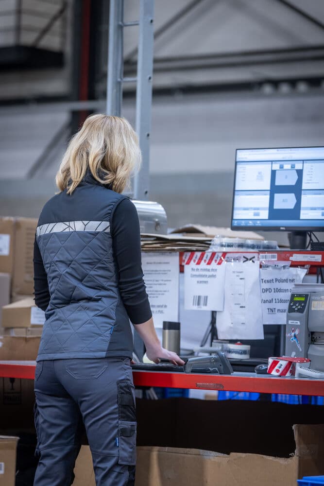 7701 Vest Dame, På modell 2