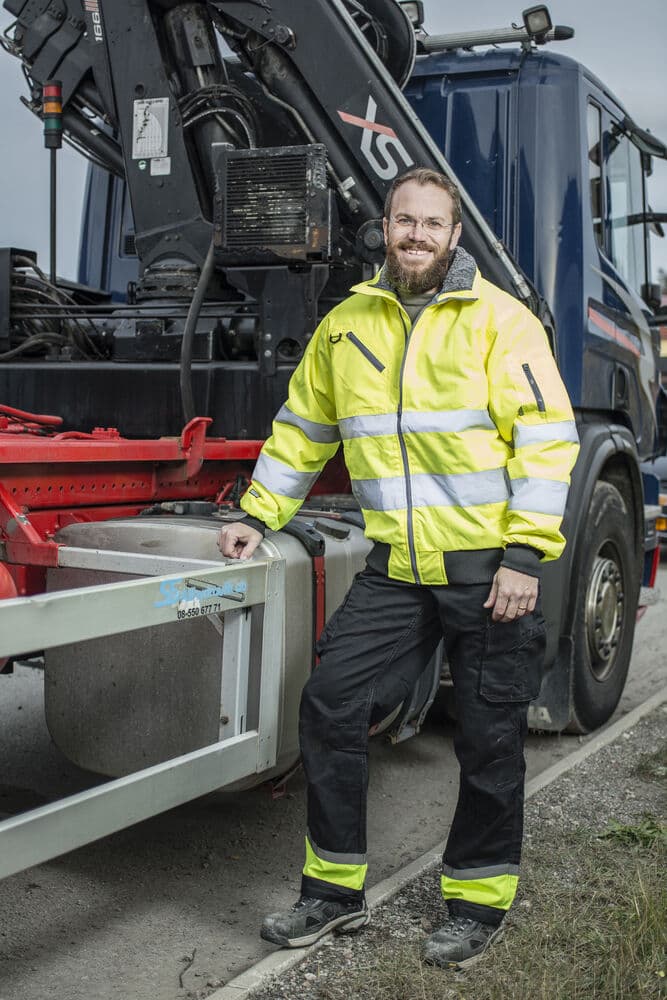 2409 Transportbukse, På modell 1