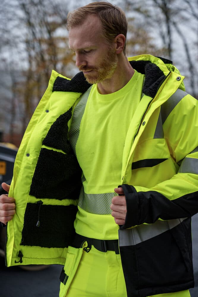 6425 Fôret Funksjonsjakke EN ISO 20472 Klasse 3, På modell 2