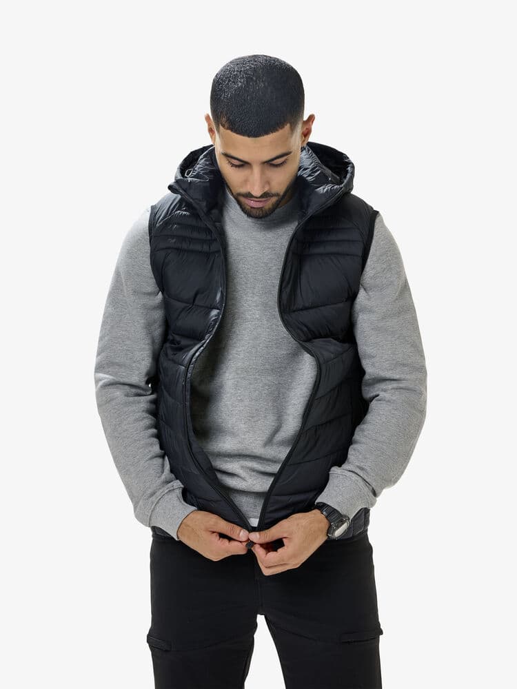 Base Vest, På modell 1