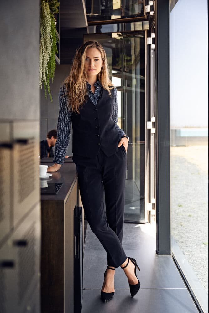 Signature Suit Trouser Woman, På modell 2