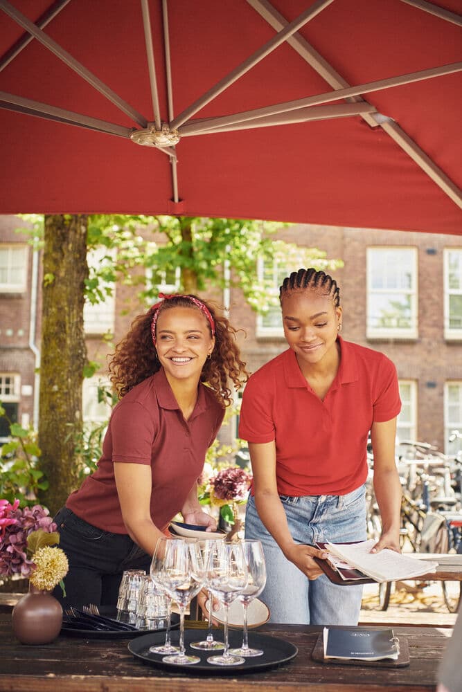 Manhattan Women, På modell 1