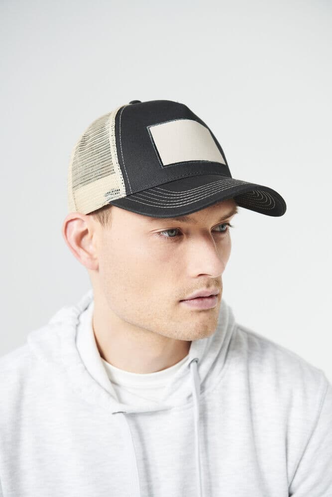 Trucker Patch Cap, På modell 1