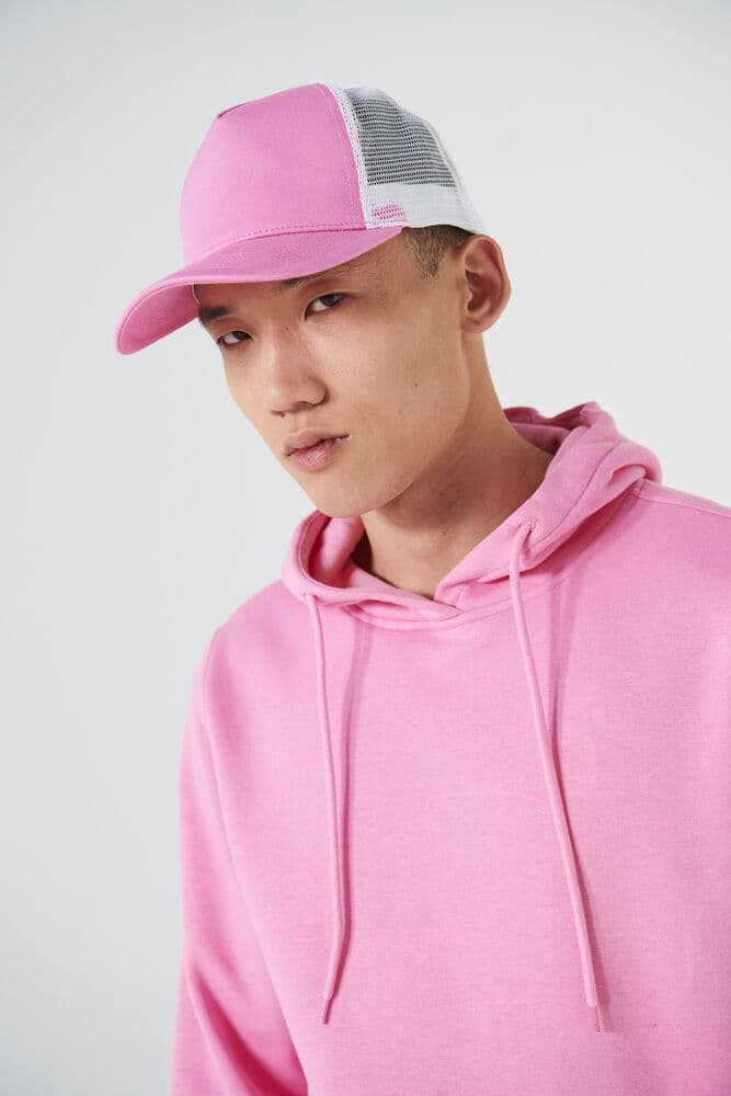 Trucker Cap, På modell 3