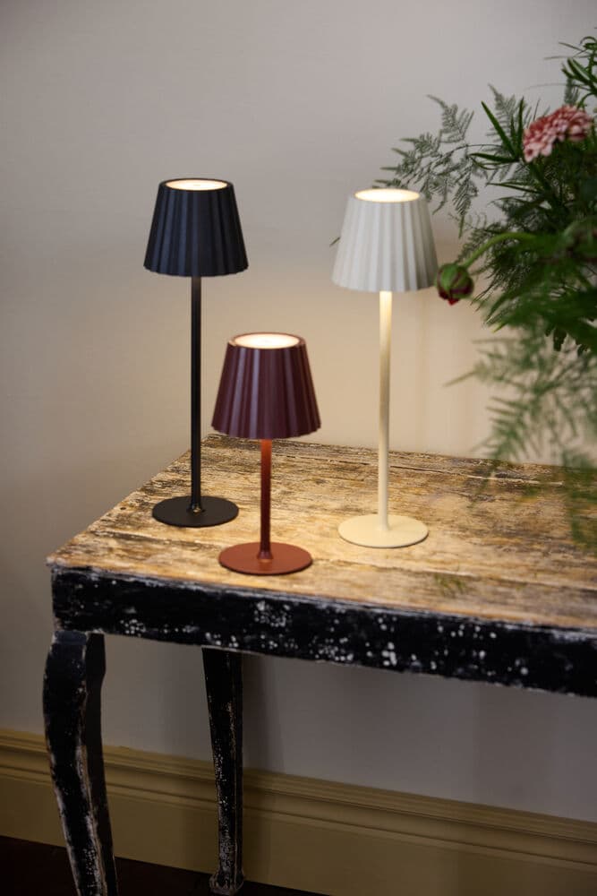 Liv oppladbar lampe, På modell 2