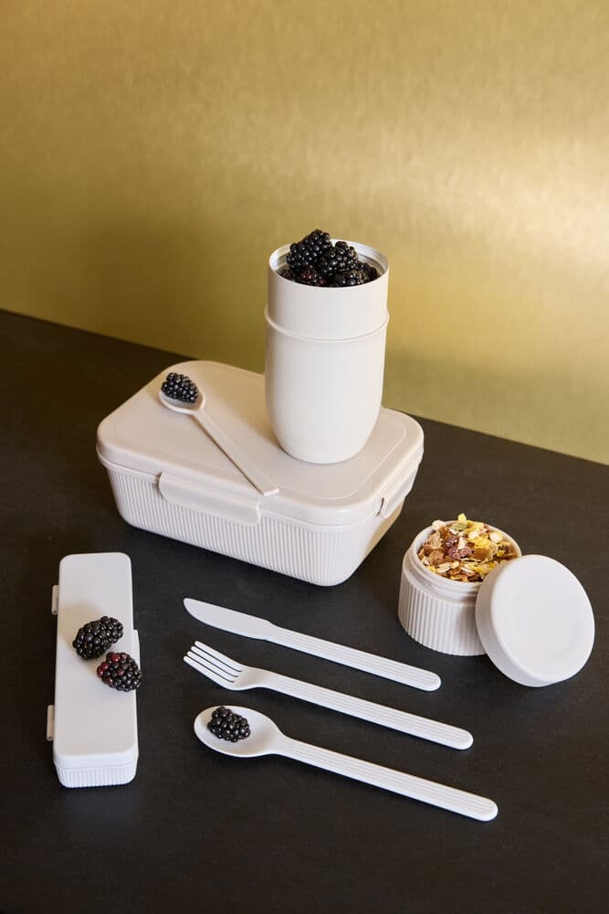 Ted termo-yoghurtbeger med skje, På modell 2
