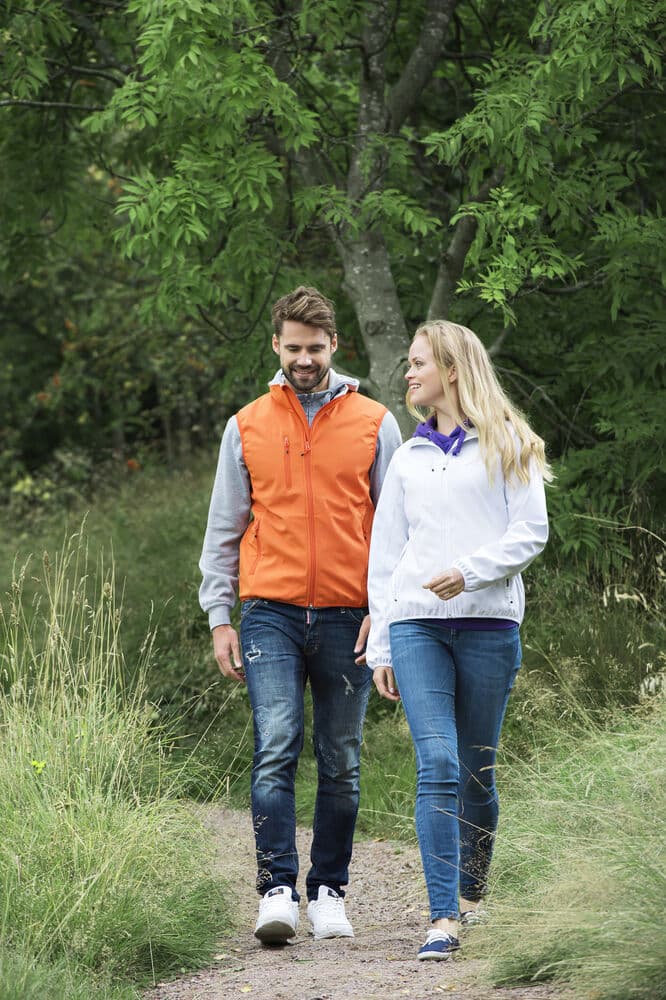 Basic Softshell Jacket Ladies, På modell 2