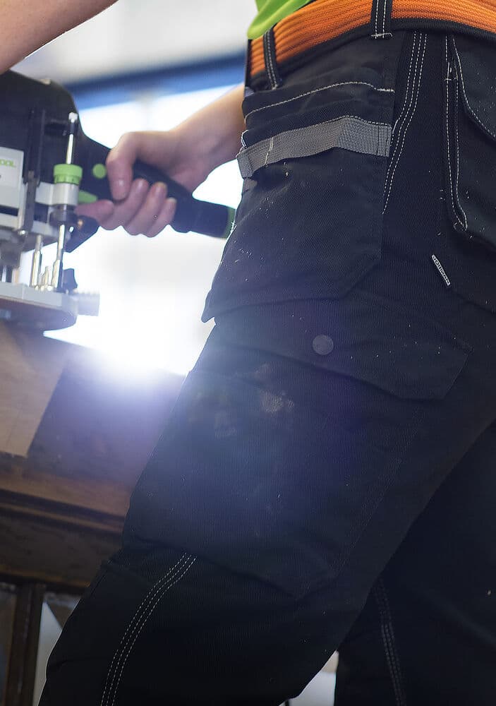Ladies Trousers With Holster, På modell 3