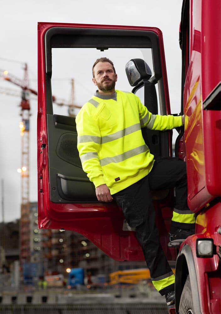 2409 Transportbukse, På modell 2