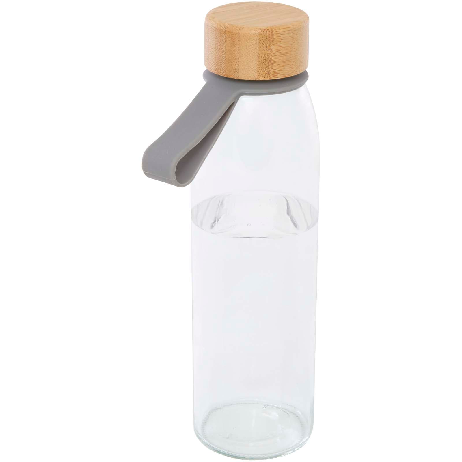 Grå