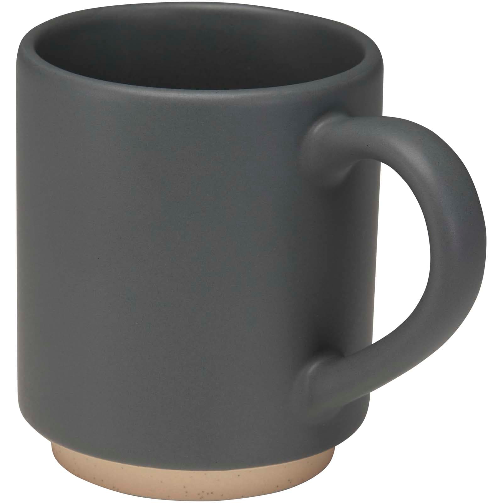 Grå