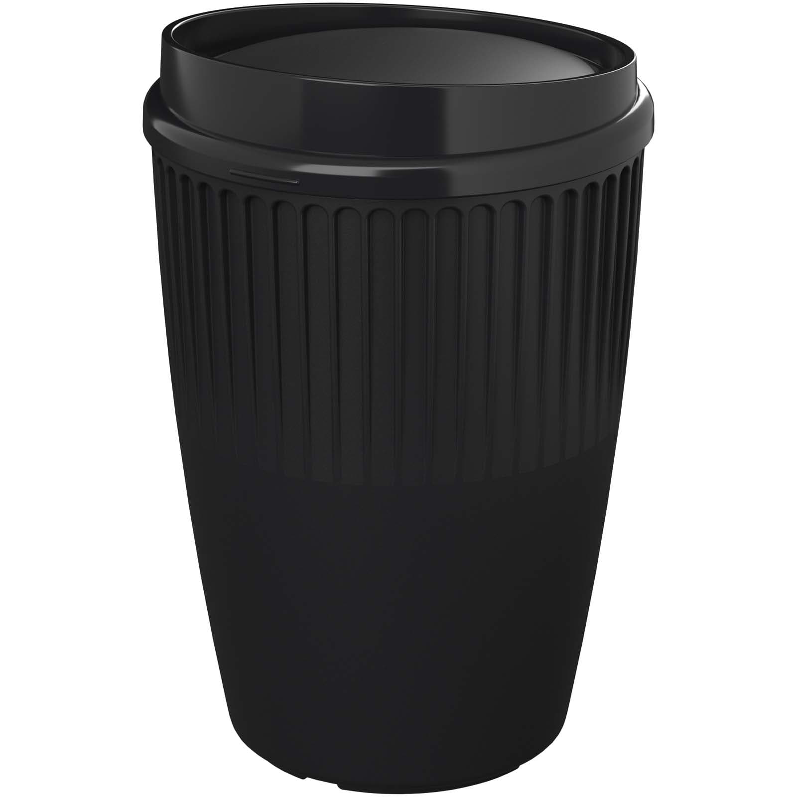 Solid svart