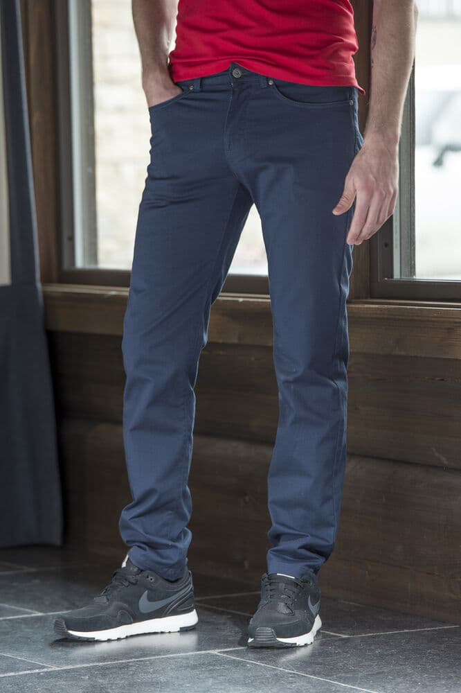 5-Pocket Stretch Light, På modell 1