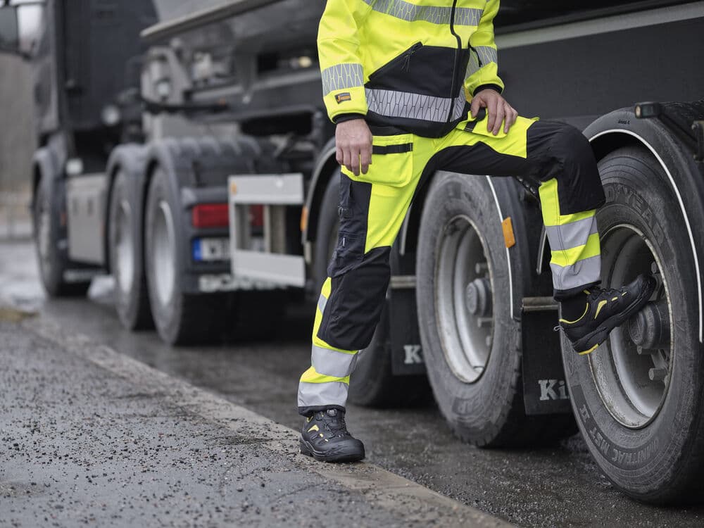 HV Håndverksbukse Stretchpanel, På modell 1