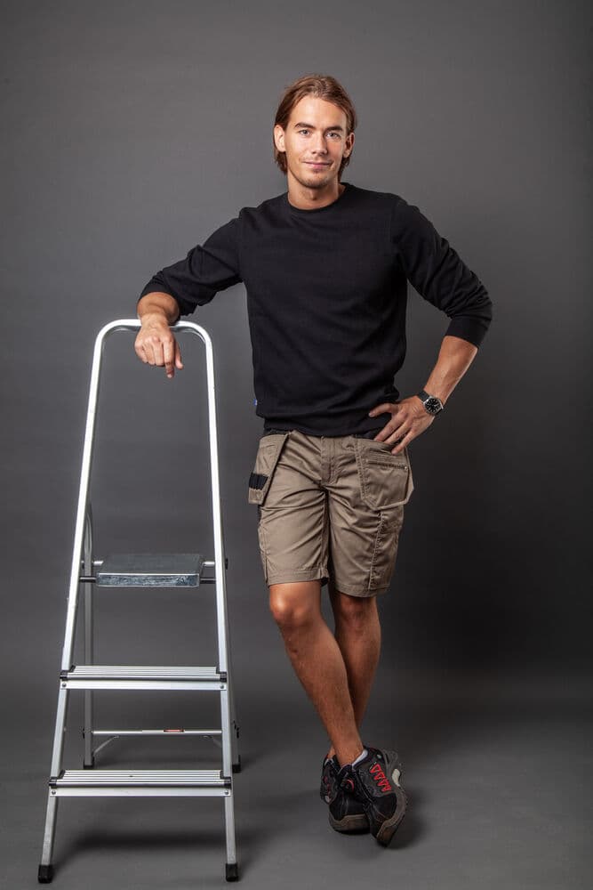 5535 HÅNDVERKSHORTS, På modell 2