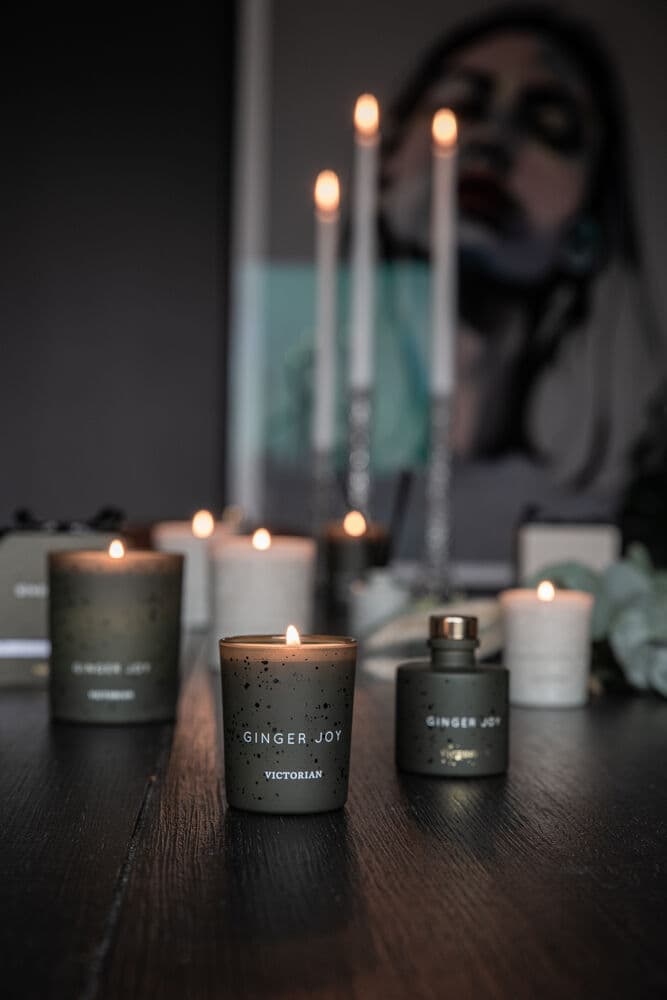 Duftlys og Diffuser Ginger Joy, På modell 1