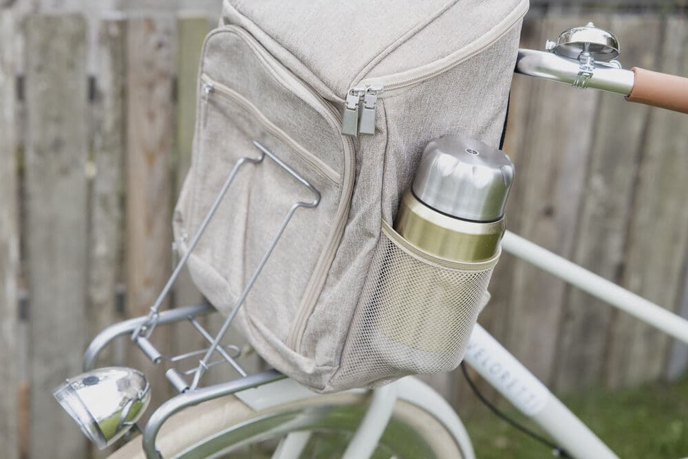 City kjøleryggsekk, beige, På modell 3