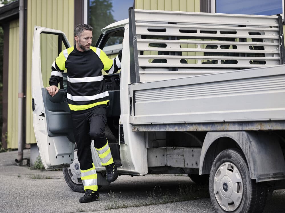 HV Servicebukse Kl 1, På modell 2