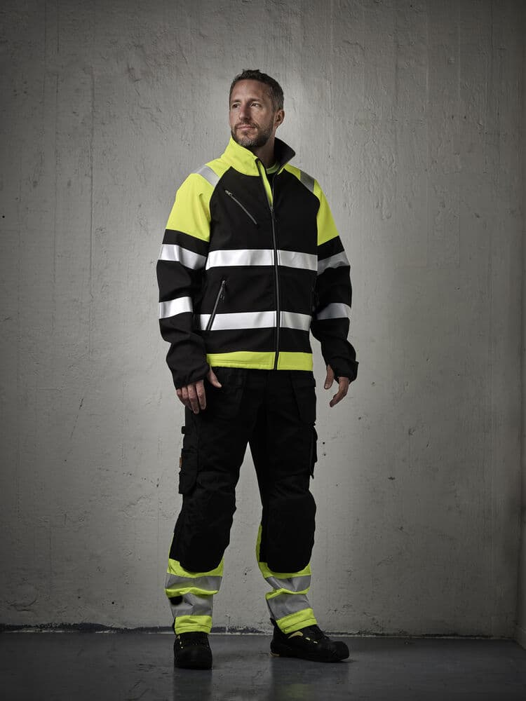 Softshell Jacket Hi-Vis, På modell 2