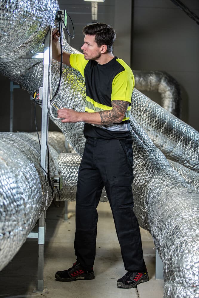 2501 Servicebukse, På modell 4