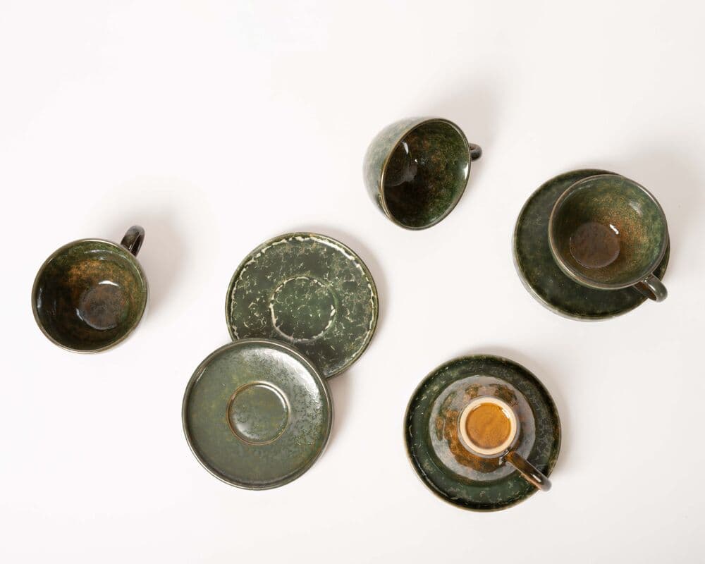 Mug & plate Jade, Grønn, På modell 2