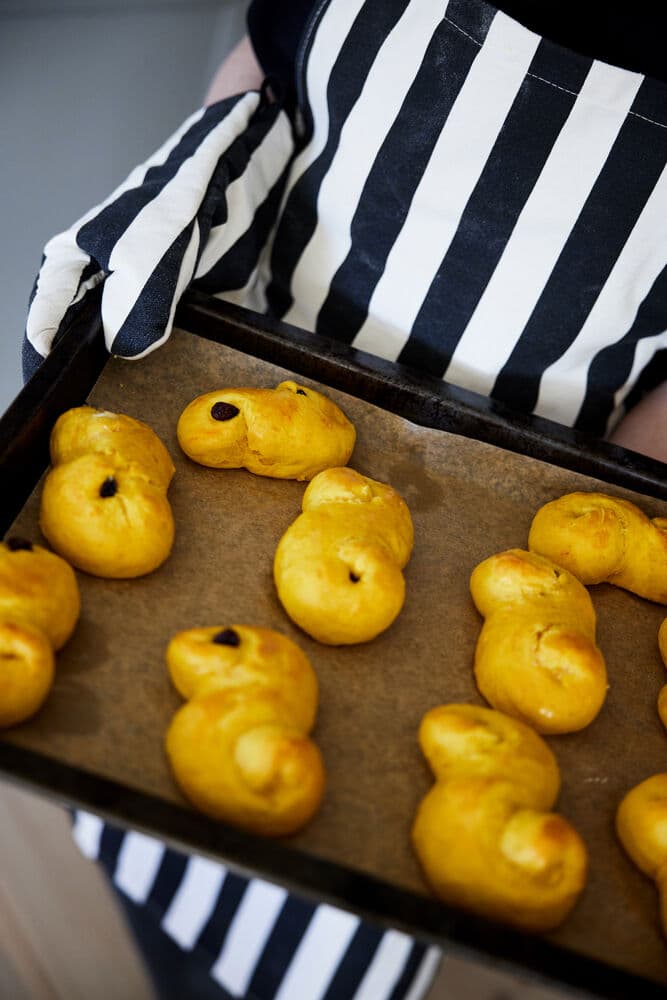 Aron Forkle Med Grillvott, Svart/Hvit, På modell 4