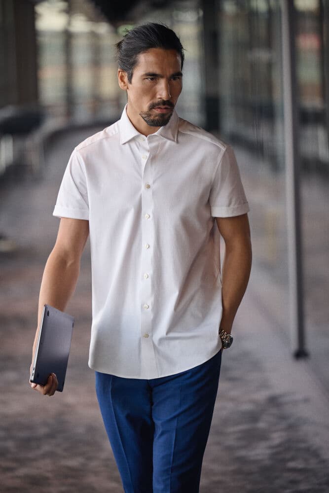 IB132 Interlock Knit S/S Slim, På modell 1