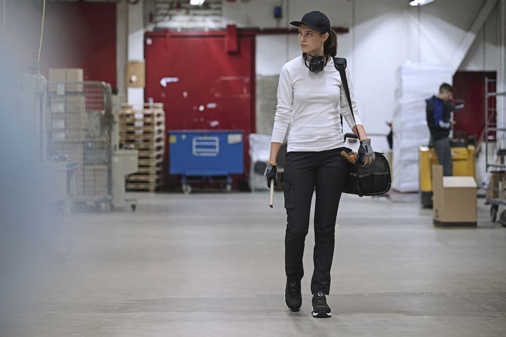 Women's Service Trousers Stretch, På modell 1
