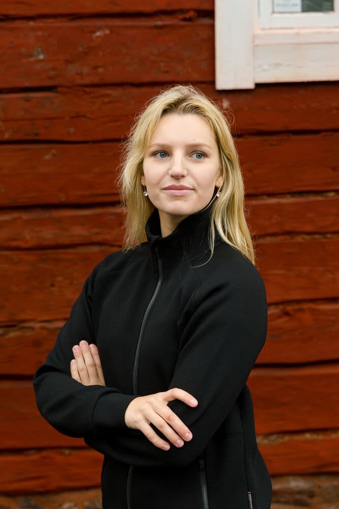 Anzac Lady FZ Collar, På modell 1