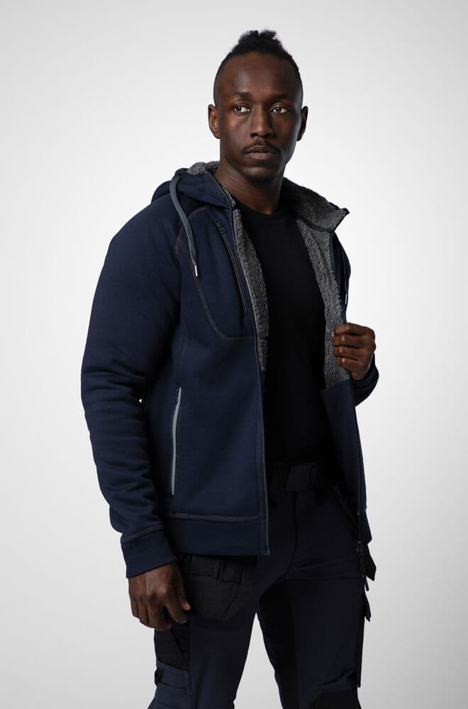 2130 Sweatshirt, På modell 1