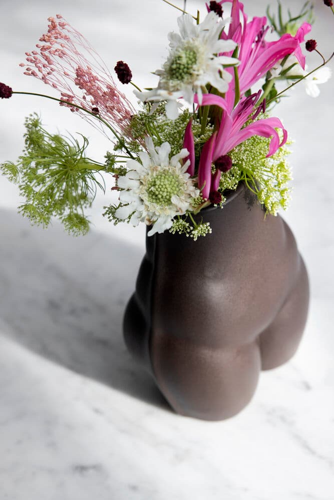 Vase Nature Brown, På modell 2