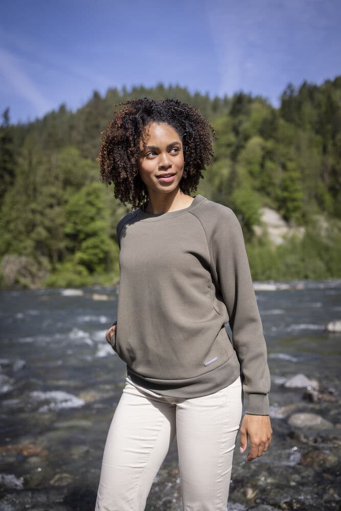 Pemberton Crewneck Women, På modell 3