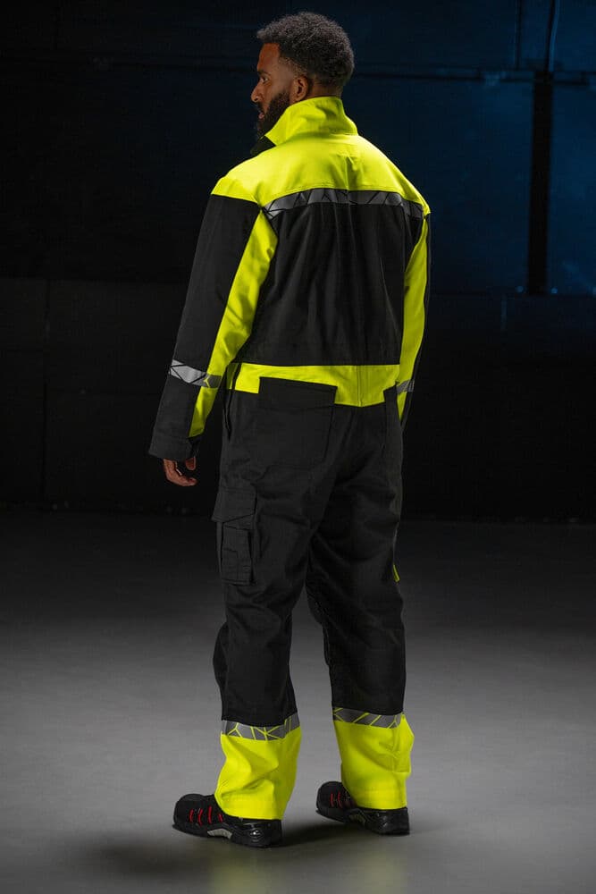 7601 Kjeledress, På modell 2