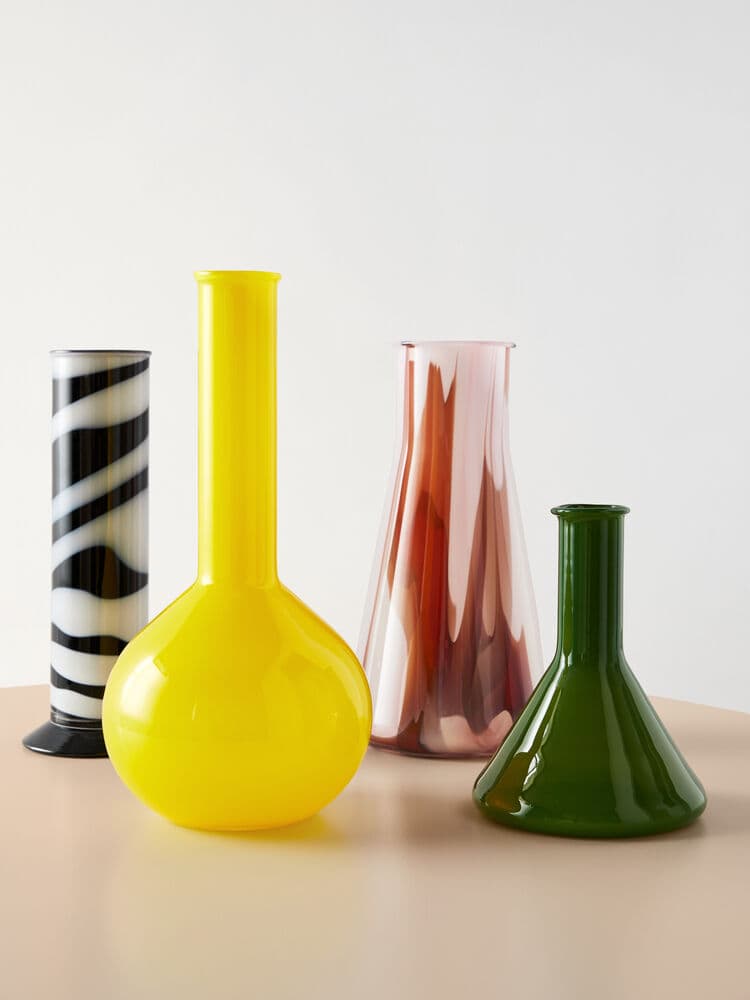 Lab måleglass vase grønn 185mm, På modell 3