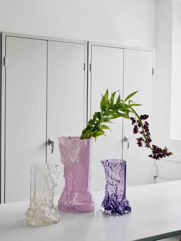Rocky Baroque vase cool pink 350 mm, På modell 4