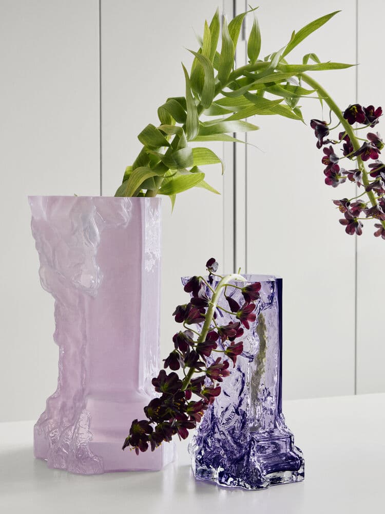 Rocky Baroque vase cool pink 350 mm, På modell 5