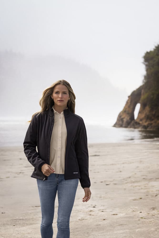 Oak Harbor Softshell Jacket Women, På modell 2